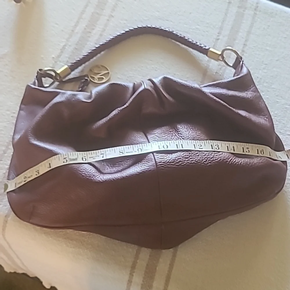 Johnston & Murphy leather shoulder bag. Pebbled leather in EUC. (#1028)